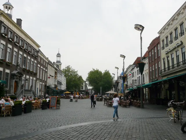 De Grote Markt, met terrassen langs de gevels