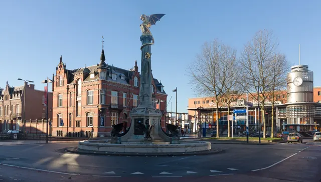 De Drakenfontein, vlak bij het station