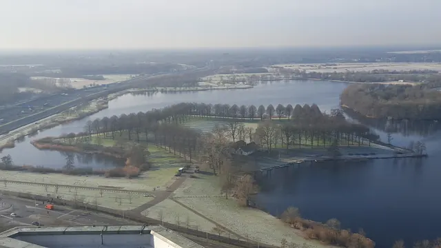 De Pettelaarse Schans in de Zuiderplas, gezien vanaf de bovenste verdieping van het Provinciehuis