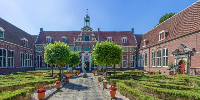 De binnentuin van het Frans Hals Museum, het voormalige Oudemannenhuis aan het Groot Heiligland