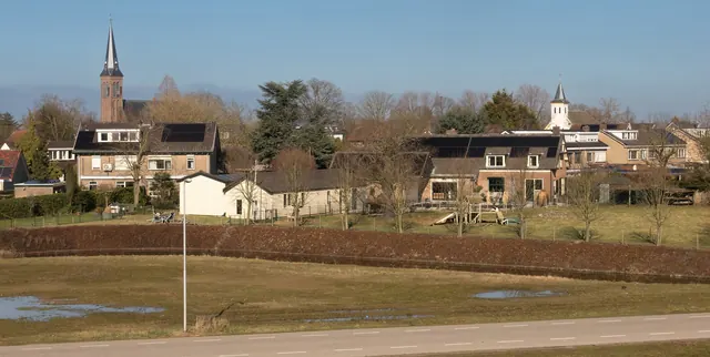 Het oude dorp Lent met de Maria Geboortekerk en de Hervormde kerk