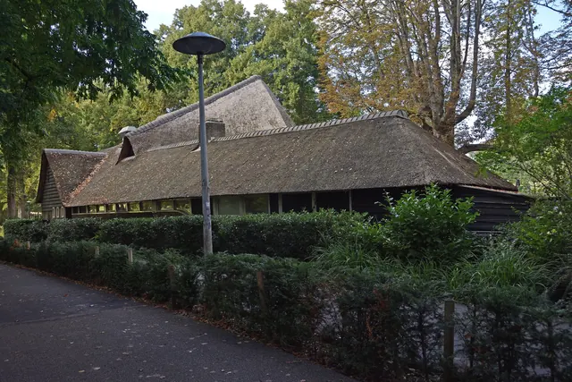 Het theehuis in het Wilhelminapark